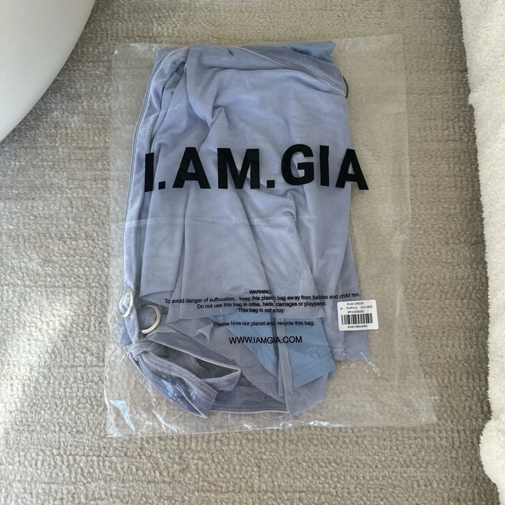 I.AM.GIA - Picture 4 of 5